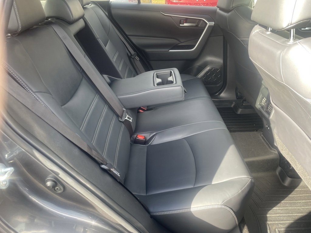 Used 2020 Toyota RAV4 XLE Premium image 18