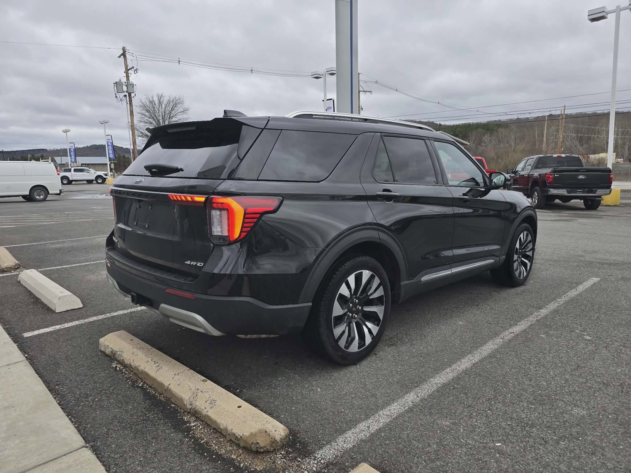 Certified 2025 Ford Explorer Platinum w/ LUX Leather Package AWD/4WD video 3