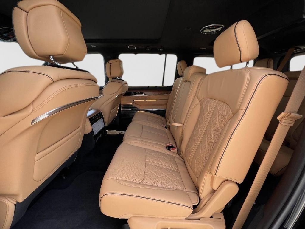 New 2023 Jeep Grand Wagoneer Series III AWD/4WD image 14