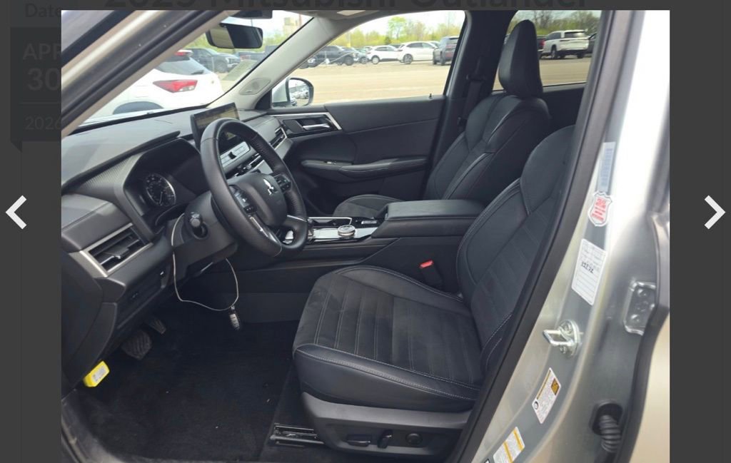 Used 2025 Mitsubishi Outlander AWD image 12
