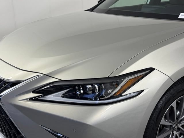 Certified 2022 Lexus ES 300h w/ Premium Package FWD image 11
