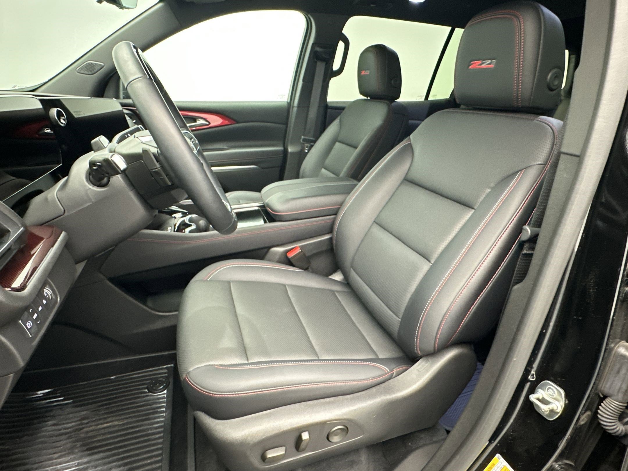 Certified 2025 Chevrolet Traverse Z71 w/ Enhanced Driving Package image 5