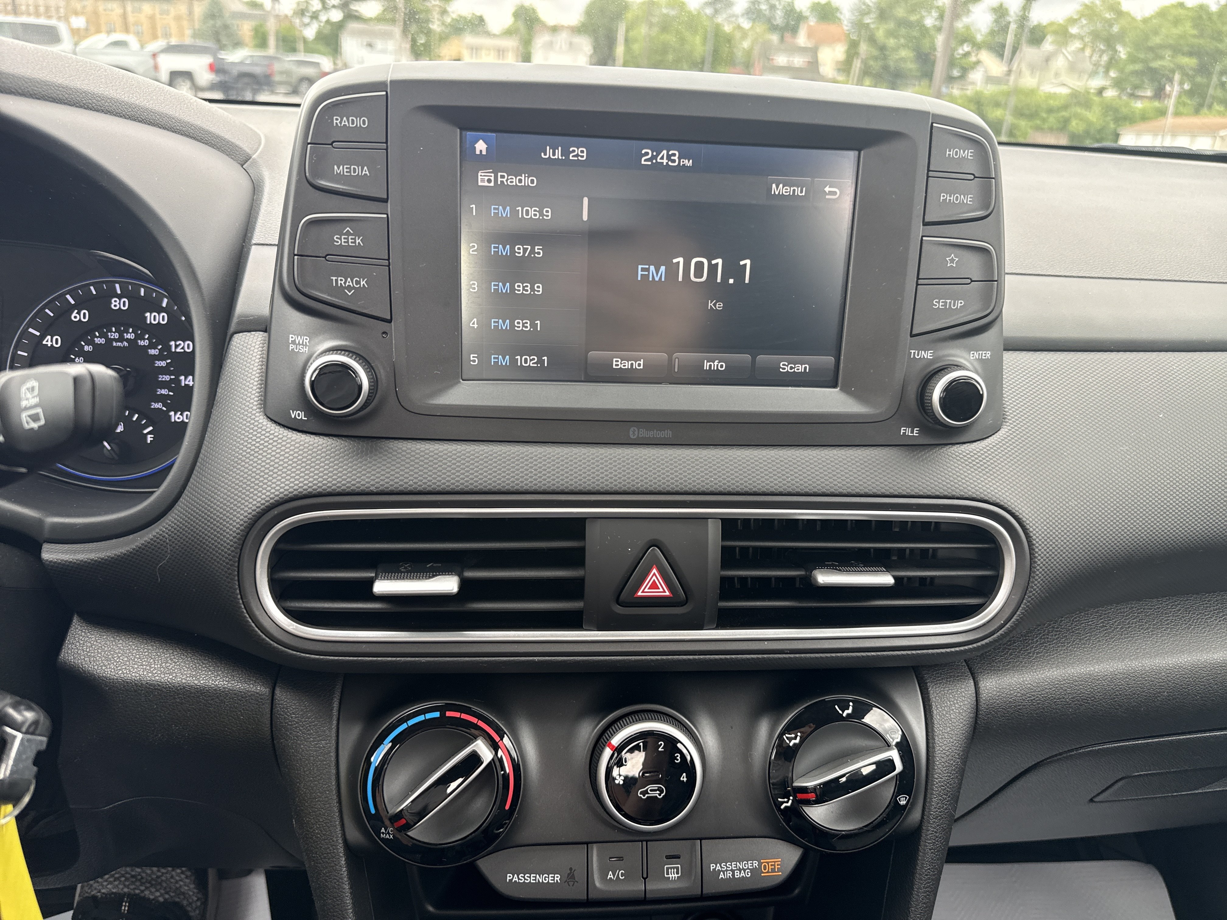 Used 2020 Hyundai Kona SE AWD/4WD image 26