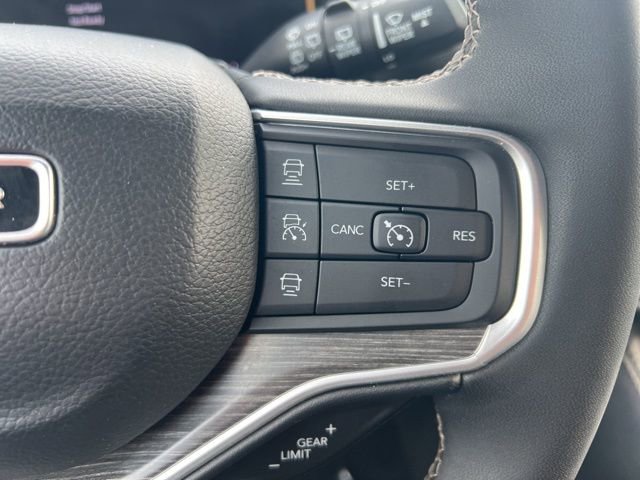 Used 2024 Jeep Wagoneer Series II AWD/4WD image 9