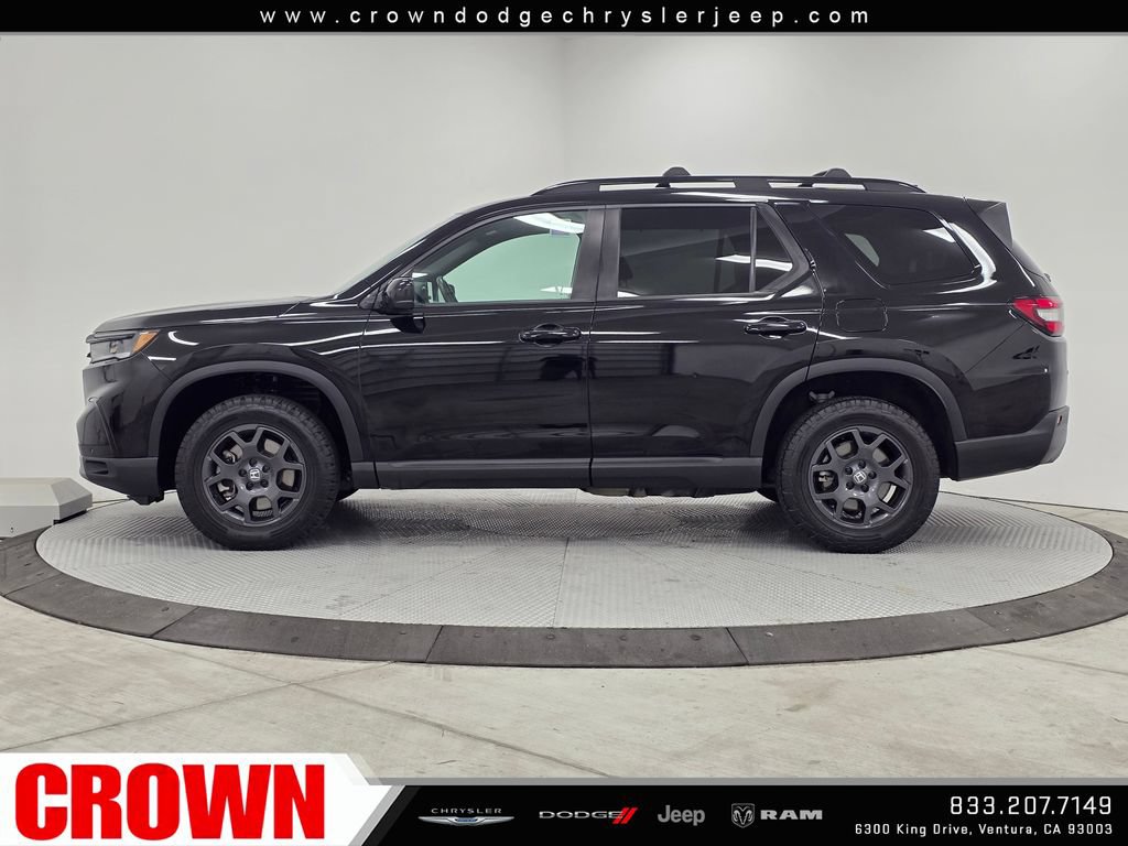 Used 2025 Honda Pilot TrailSport image 4