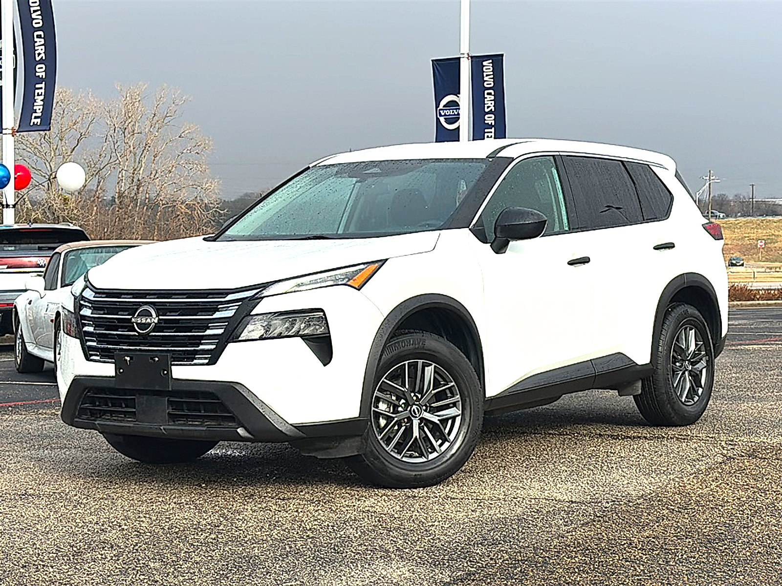 Used 2024 Nissan Rogue S image 2