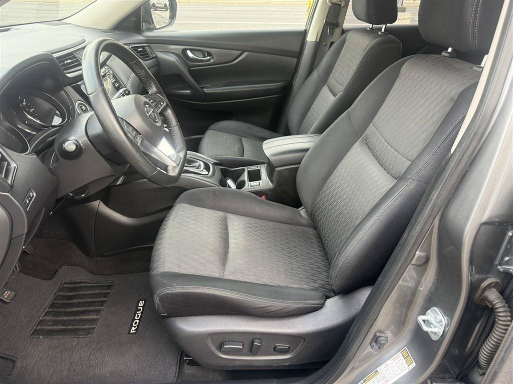 Used 2017 Nissan Rogue SV AWD/4WD image 19