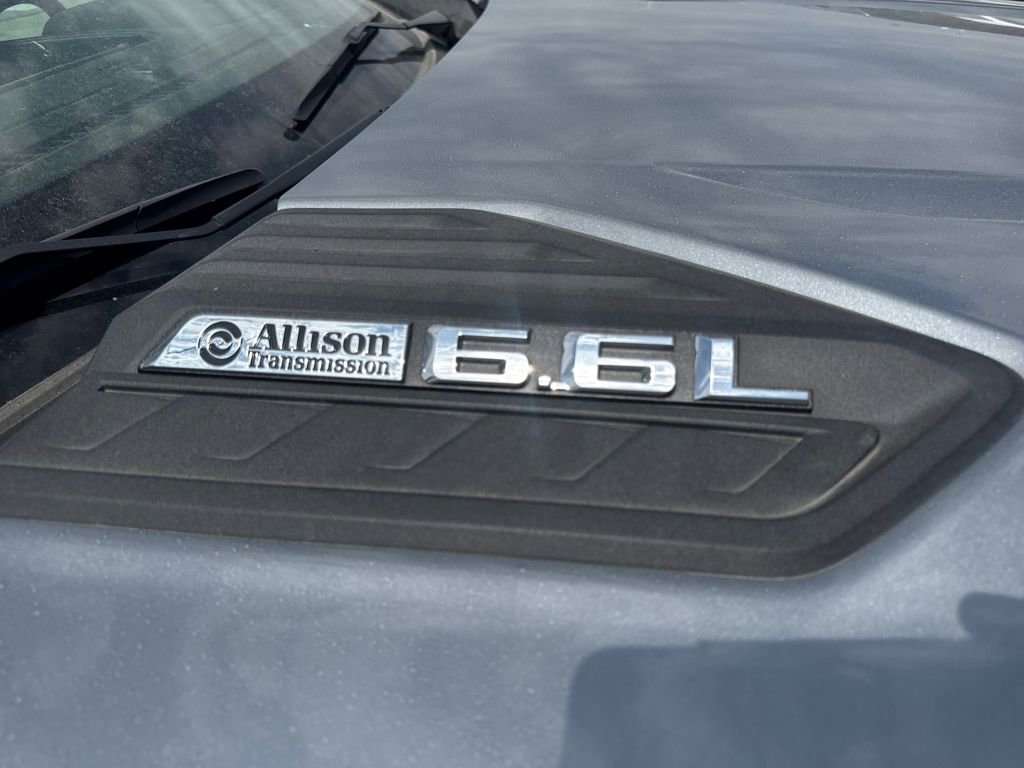 Used 2024 Chevrolet Silverado 2500 Custom w/ Custom Convenience Package image 3