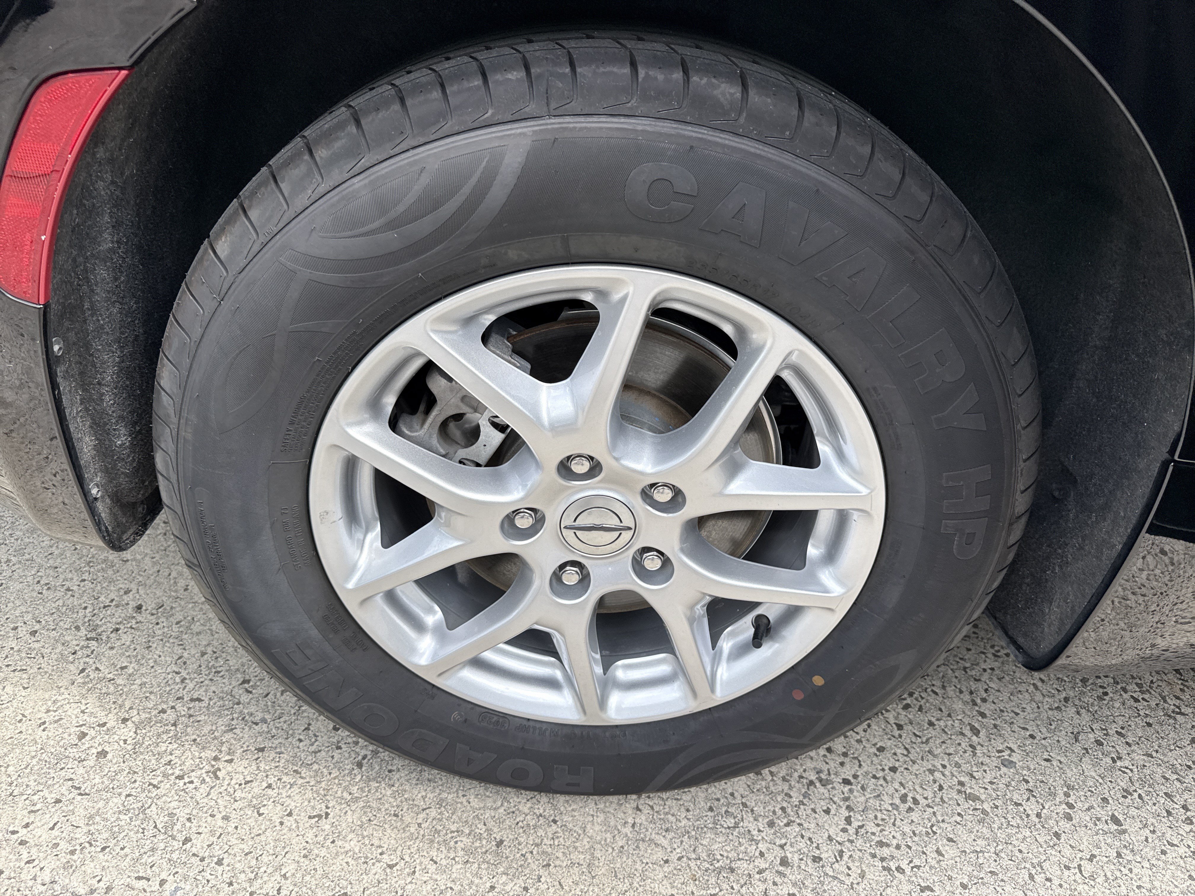 Used 2024 Chrysler Pacifica Touring-L FWD image 16