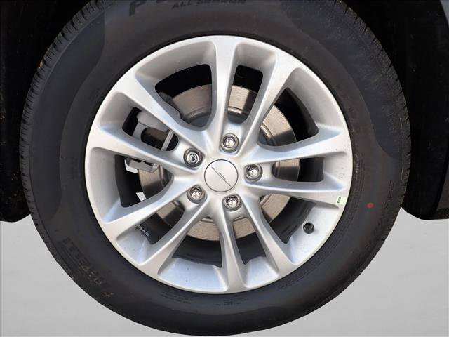 New 2027 Chrysler Pacifica Select AWD/4WD image 7