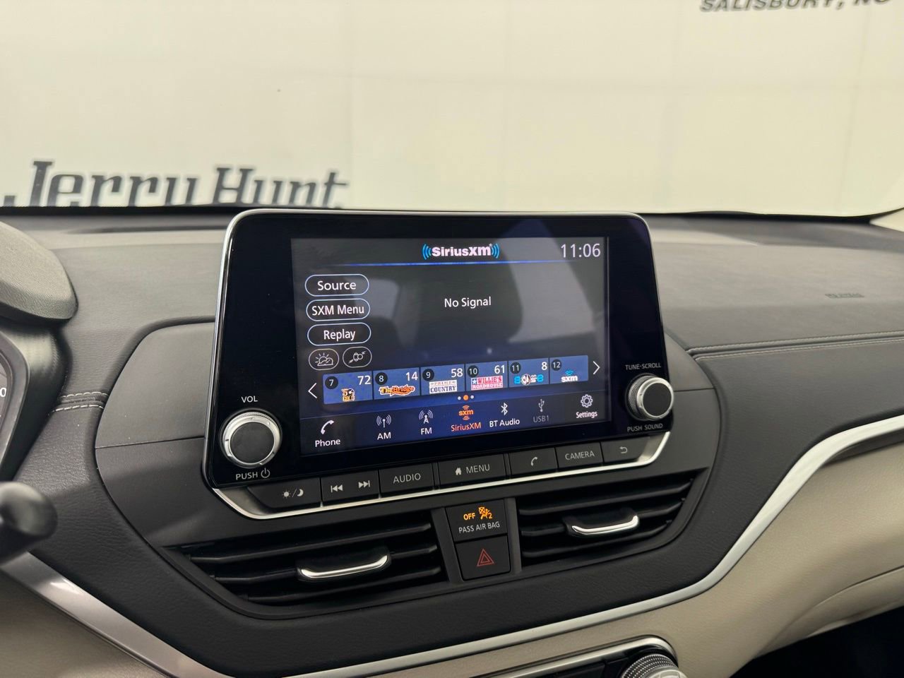 Used 2022 Nissan Altima 2.5 SV w/ SV Premium Package image 15