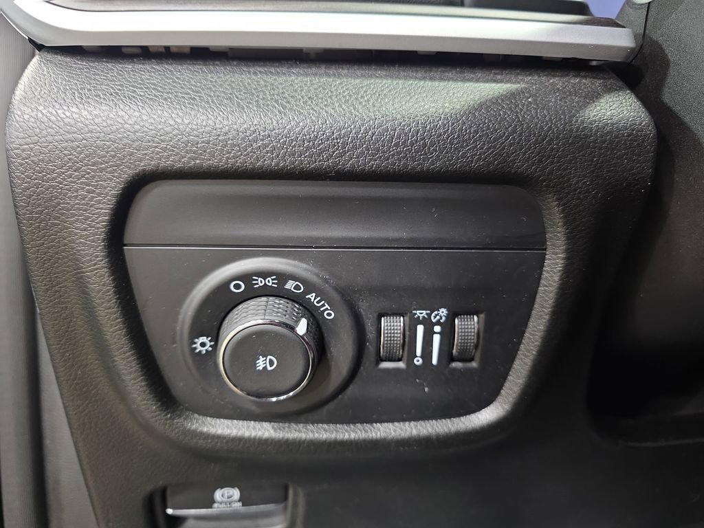 Used 2024 Jeep Grand Cherokee L Limited w/ Luxury Tech Group II image 30