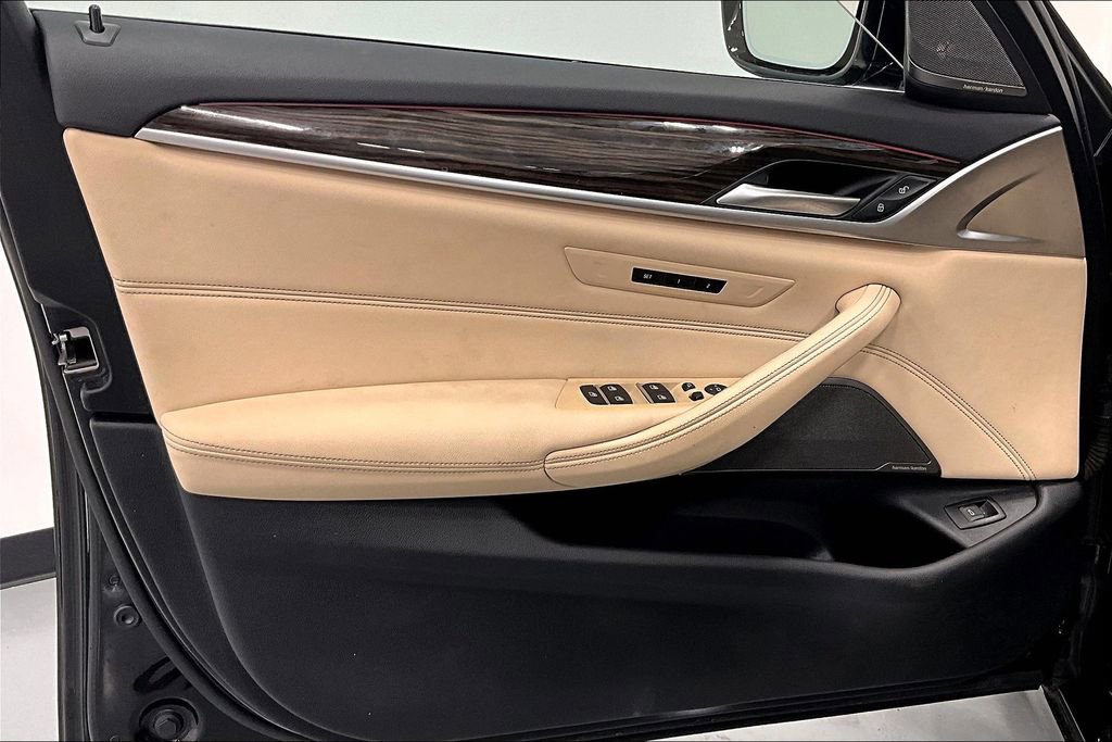 Used 2023 BMW 530i w/ Premium Package image 21