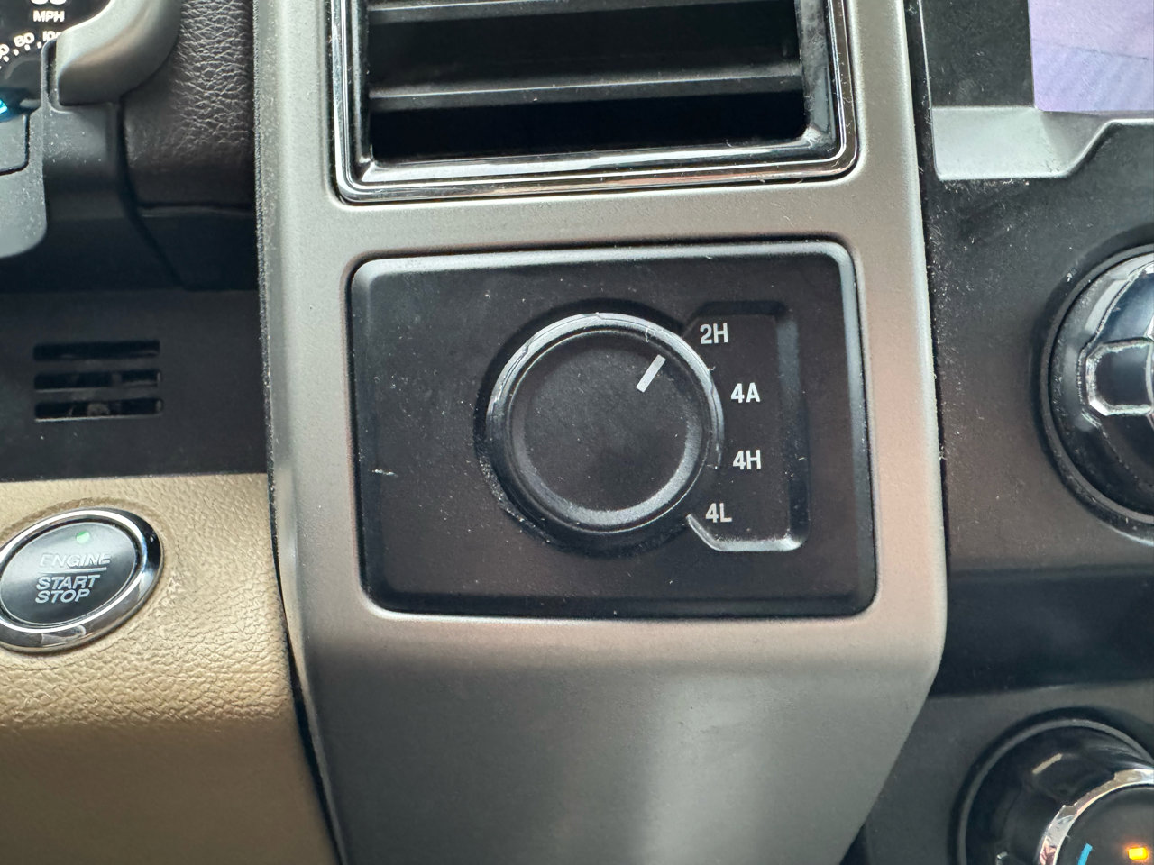 Used 2020 Ford F150 Lariat w/ Equipment Group 501A Mid image 23