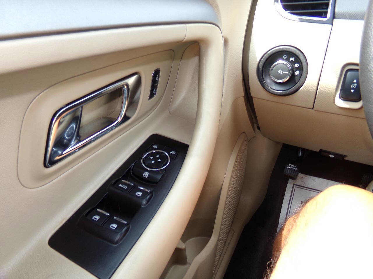 Used 2016 Ford Taurus SE image 46