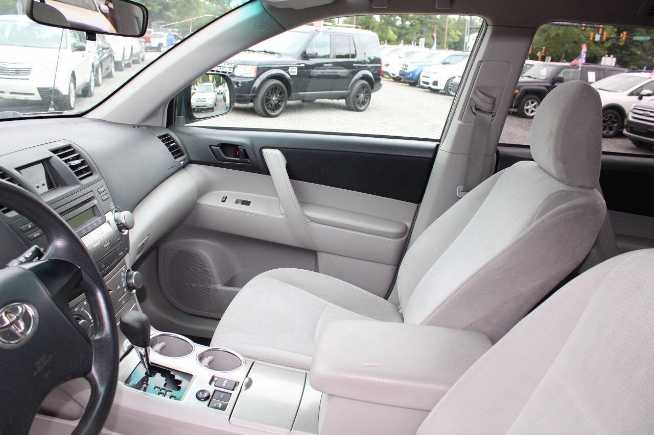 Used 2011 Toyota Highlander 4WD w/ Tow Pkg image 14