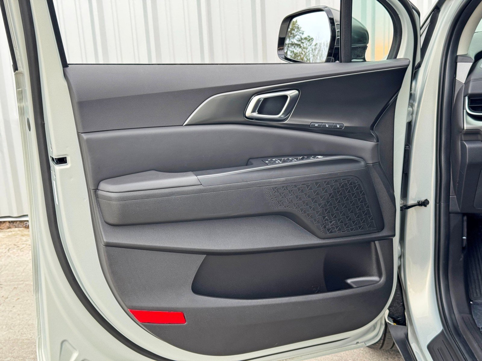 Used 2025 Kia Carnival SX w/ SX Dark Edition Package image 44