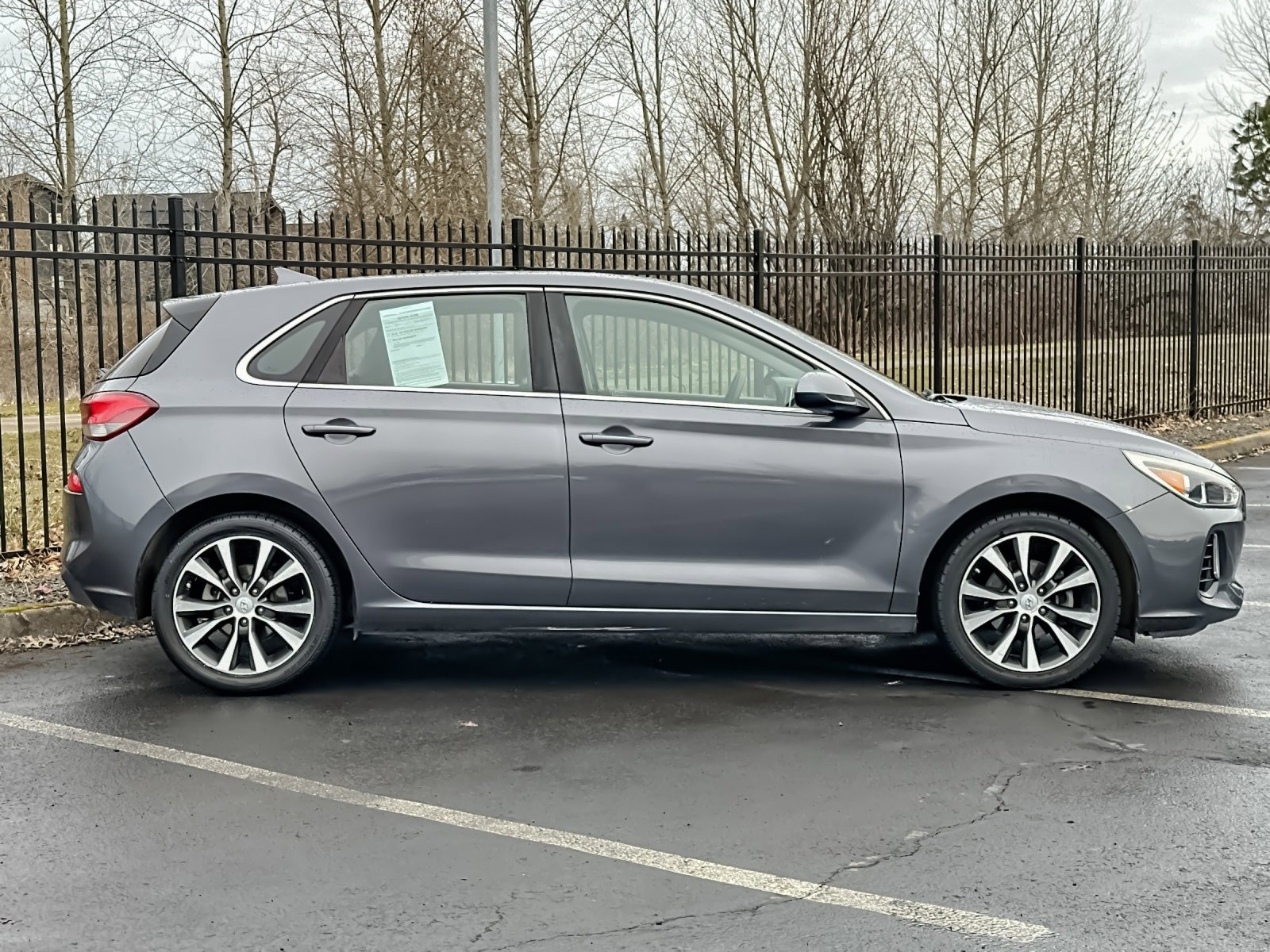 Used 2019 Hyundai Elantra GT image 3