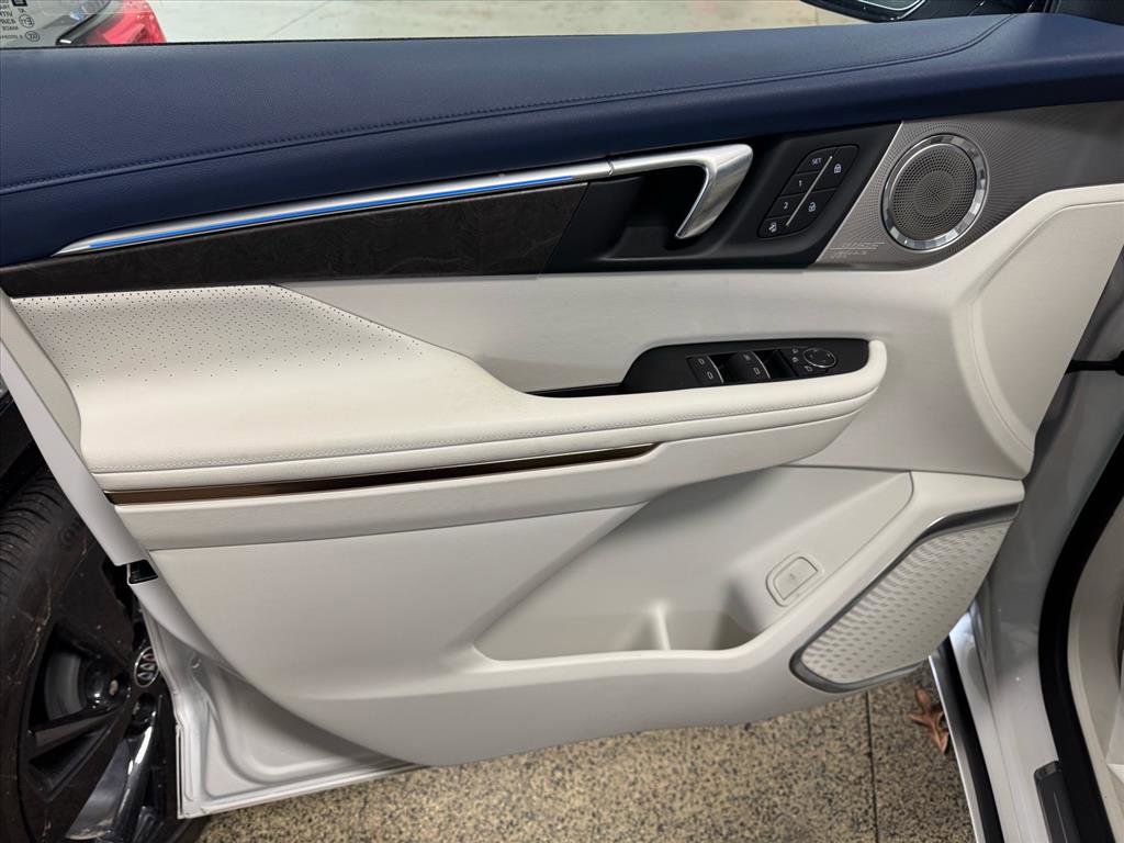 Certified 2025 Buick Enclave Avenir w/ Super Cruise Package image 16