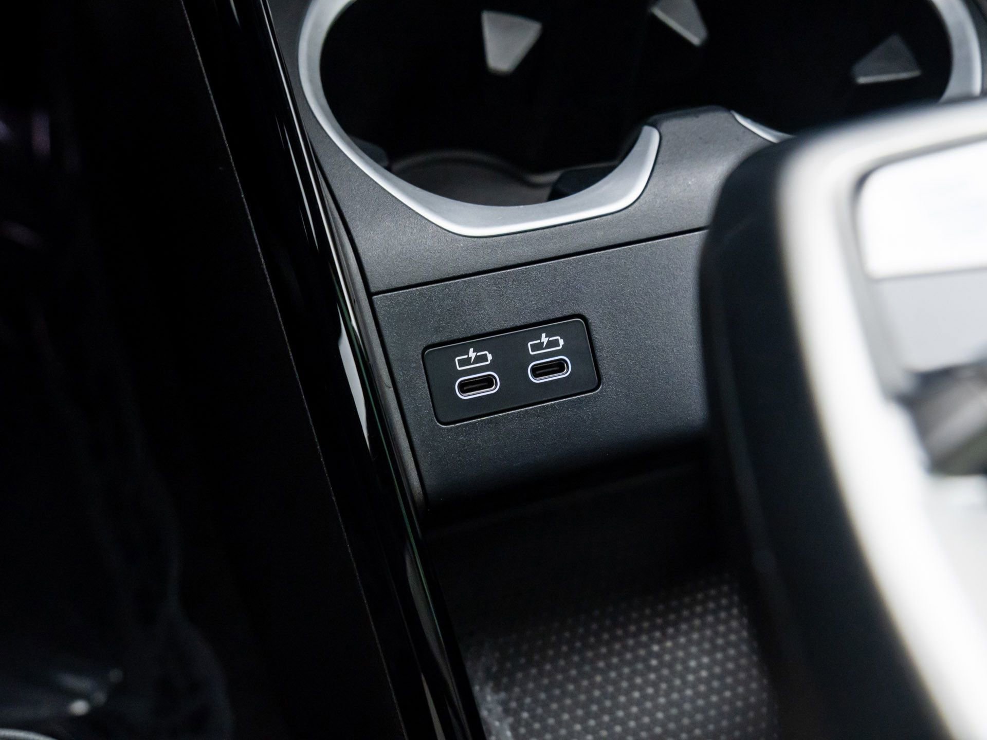 Used 2025 BMW X2 xDrive28i w/ Premium Package image 27