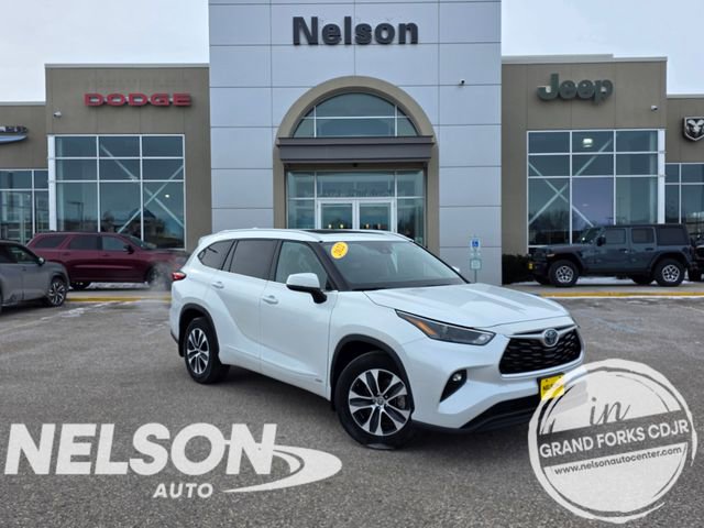 Used 2022 Toyota Highlander XLE image 1