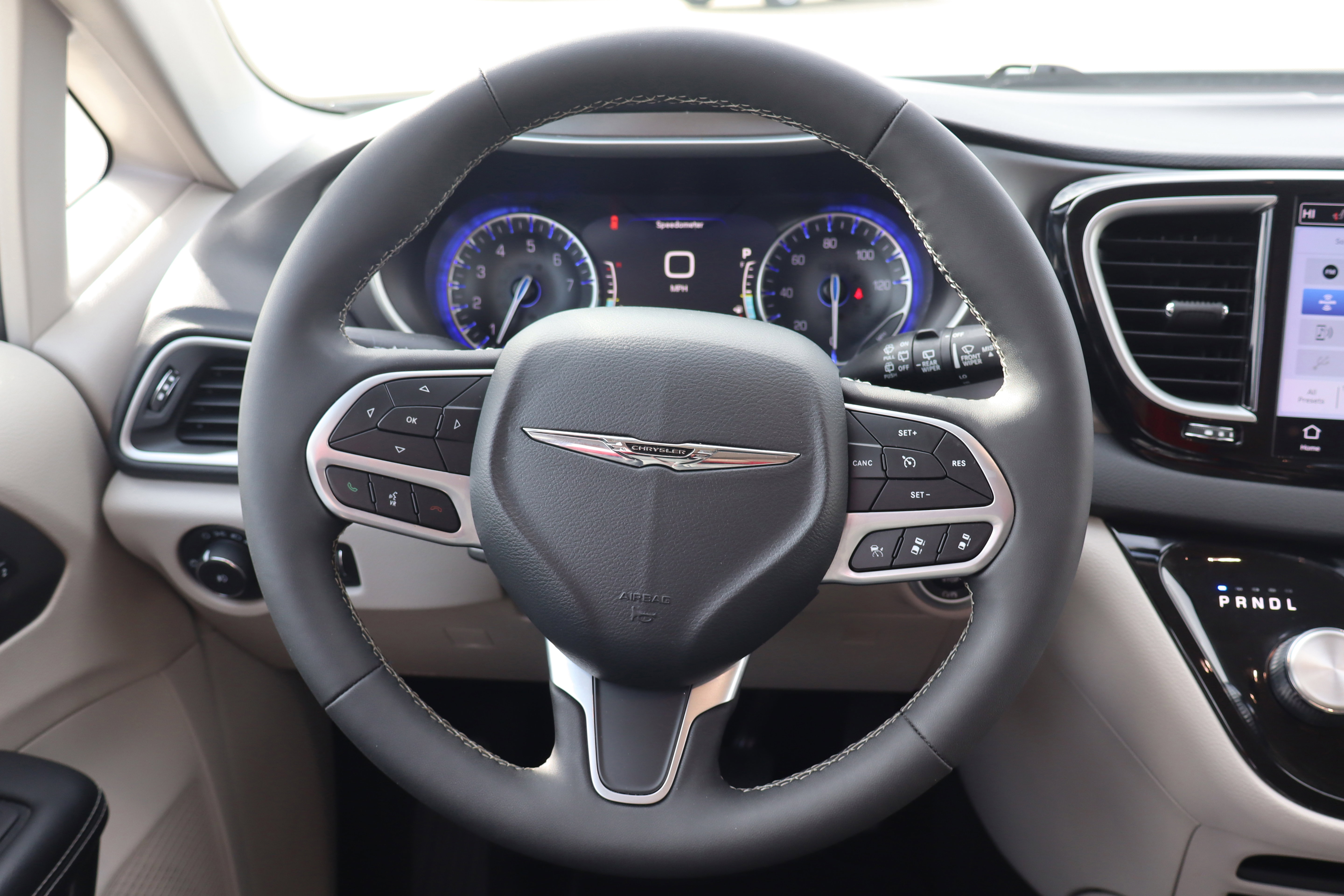 Used 2024 Chrysler Pacifica Touring-L image 17