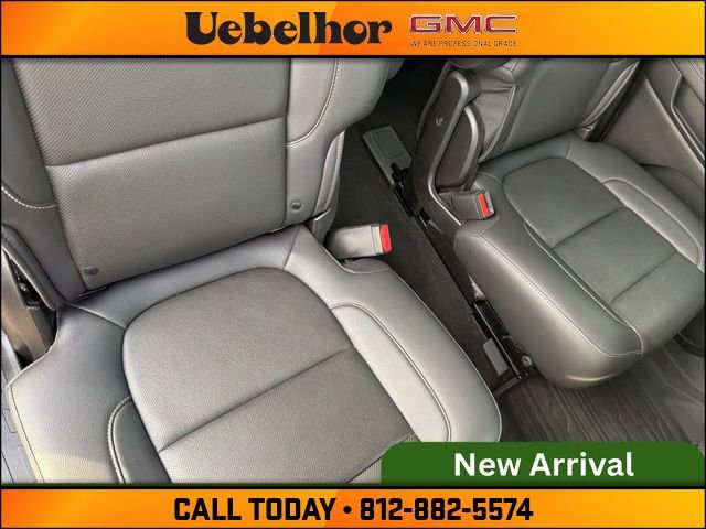 Used 2023 GMC Acadia SLT w/ Preferred Package image 6