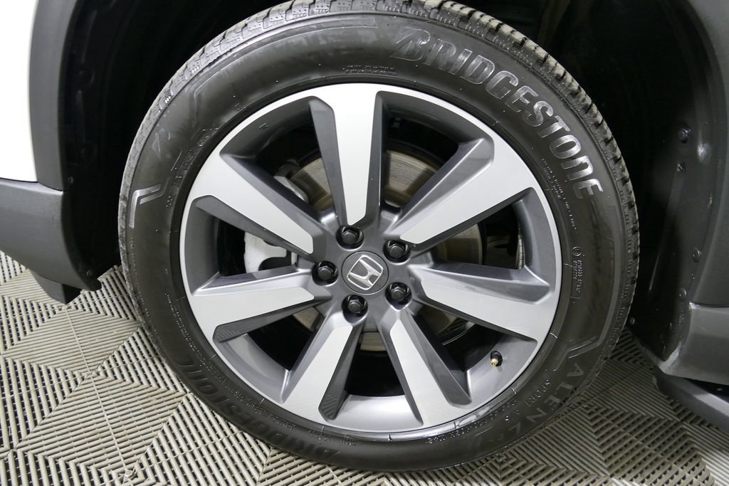 Used 2025 Honda Pilot Touring image 9