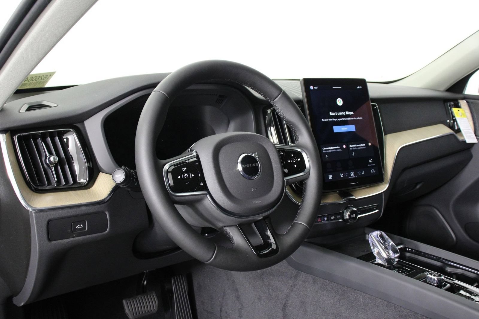 New 2026 Volvo XC60 B5 Plus w/ Climate Package PRO AWD/4WD image 8