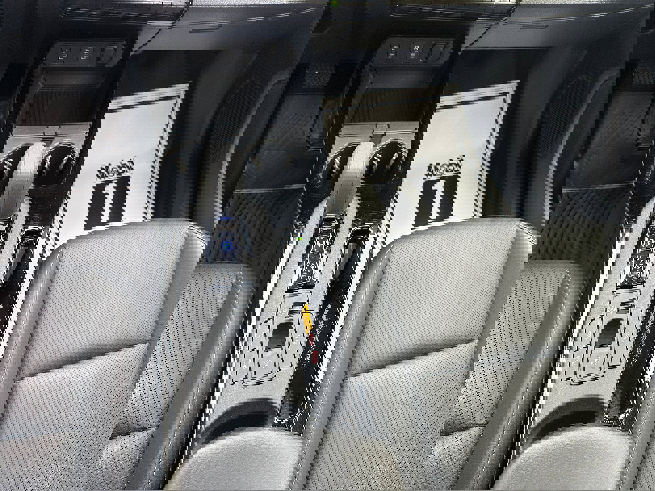 Used 2023 Toyota Prius LE image 30