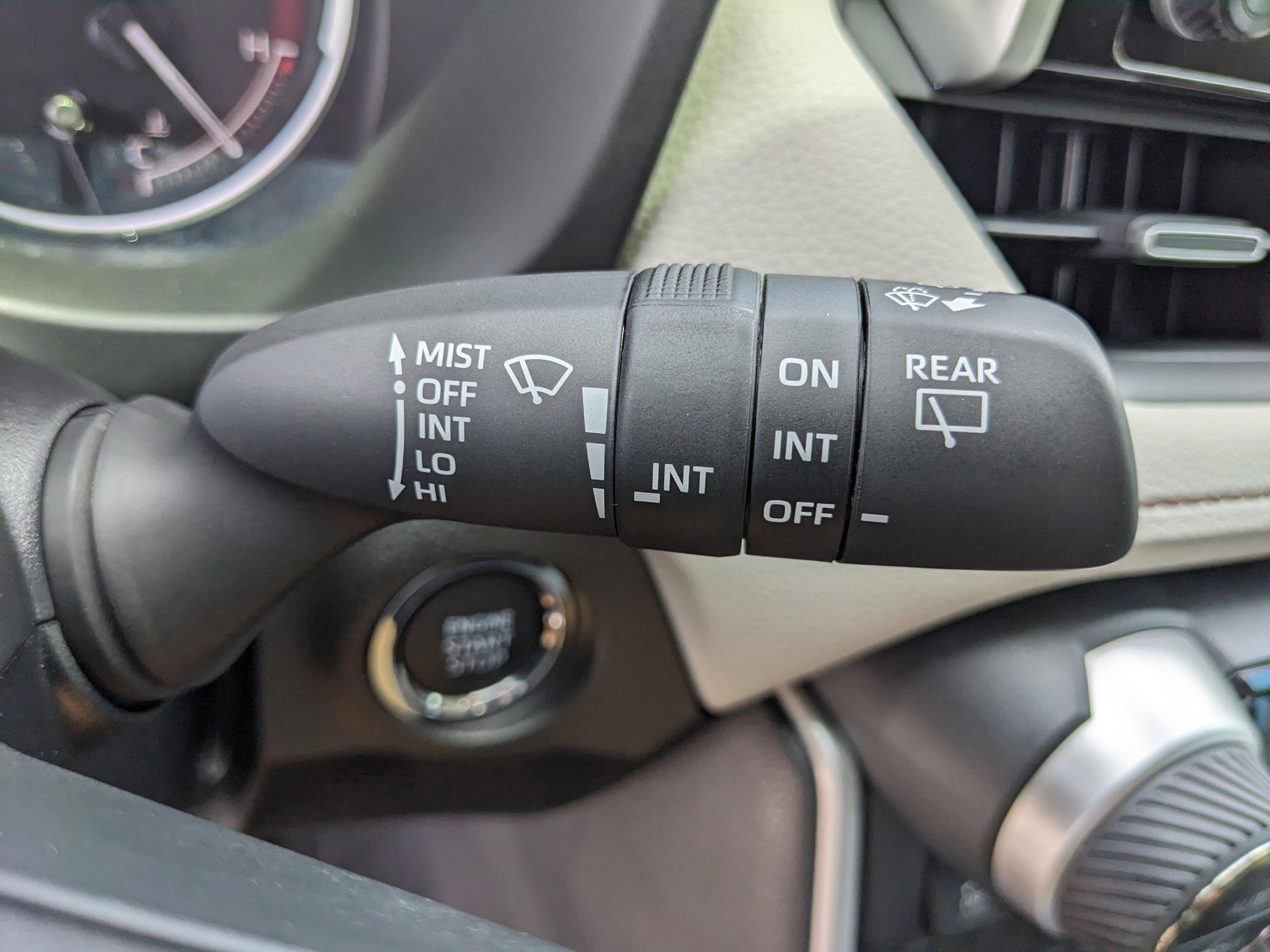 Used 2025 Toyota RAV4 XLE Premium FWD image 28