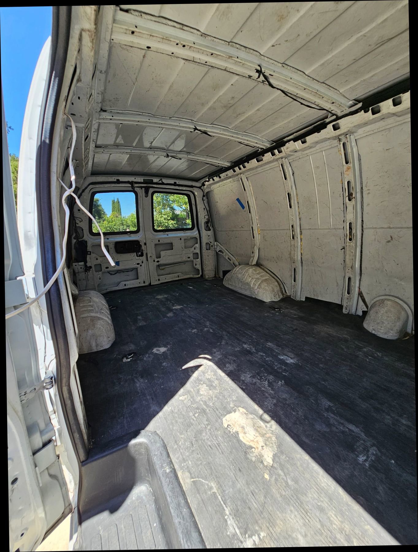 Used 2018 Chevrolet Express 2500 Extended image 22