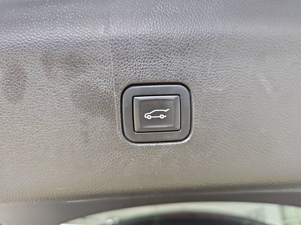 Used 2020 Buick Enclave Premium w/ Sun and Sites Package AWD/4WD image 18