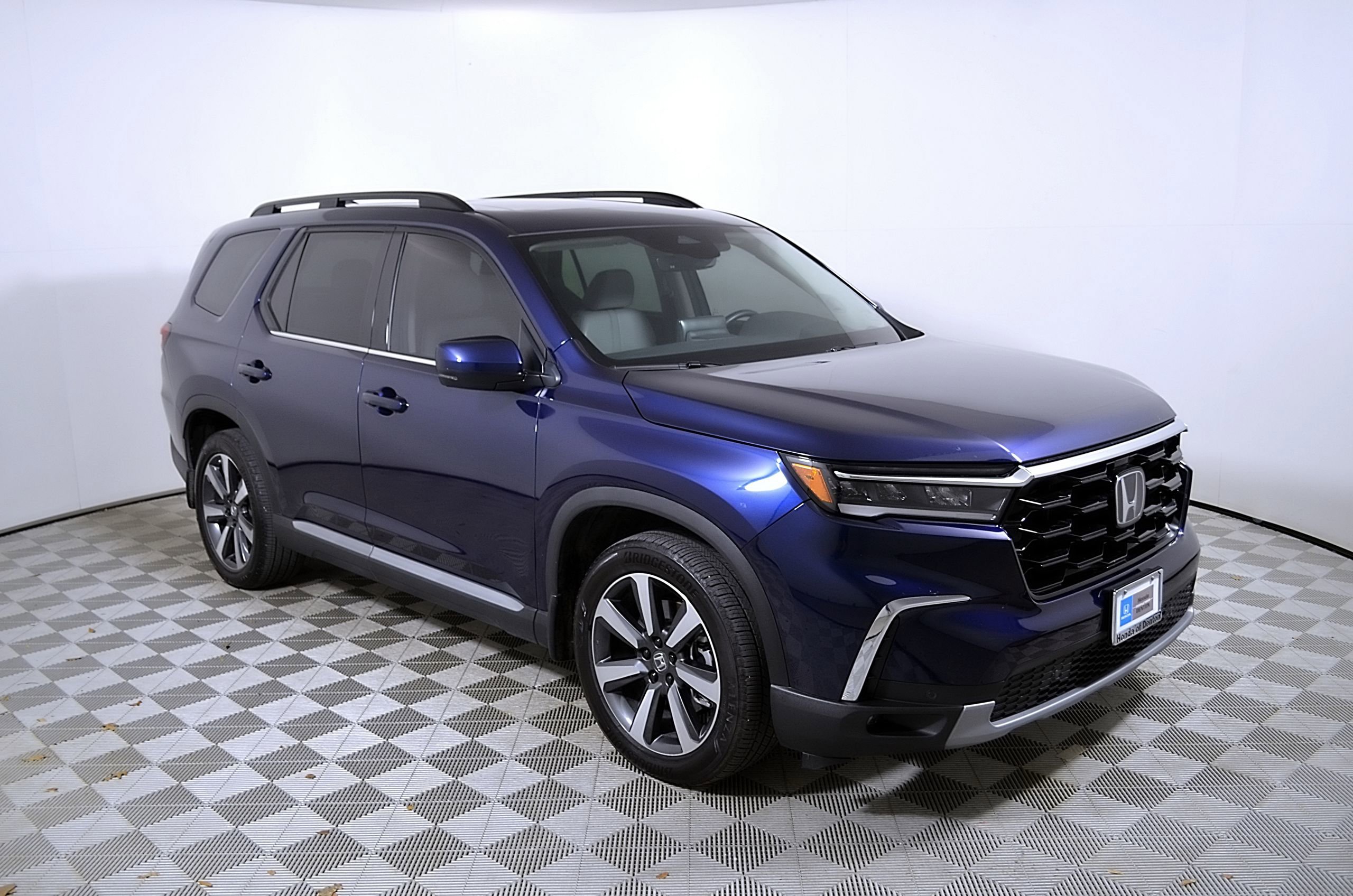 Used 2025 Honda Pilot Touring image 7