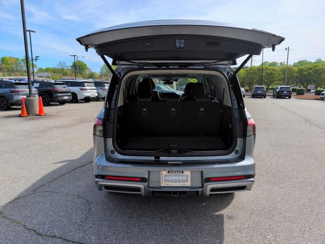 Certified 2025 INFINITI QX80 Sensory image 15