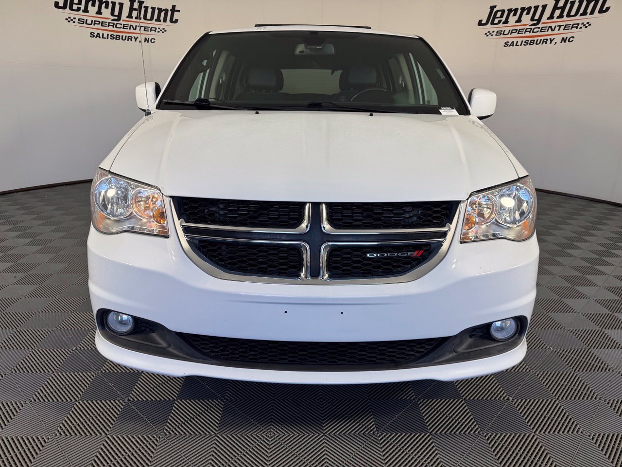 Used 2019 Dodge Grand Caravan SXT FWD image 4