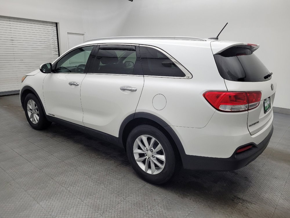 Used 2016 Kia Sorento LX image 3