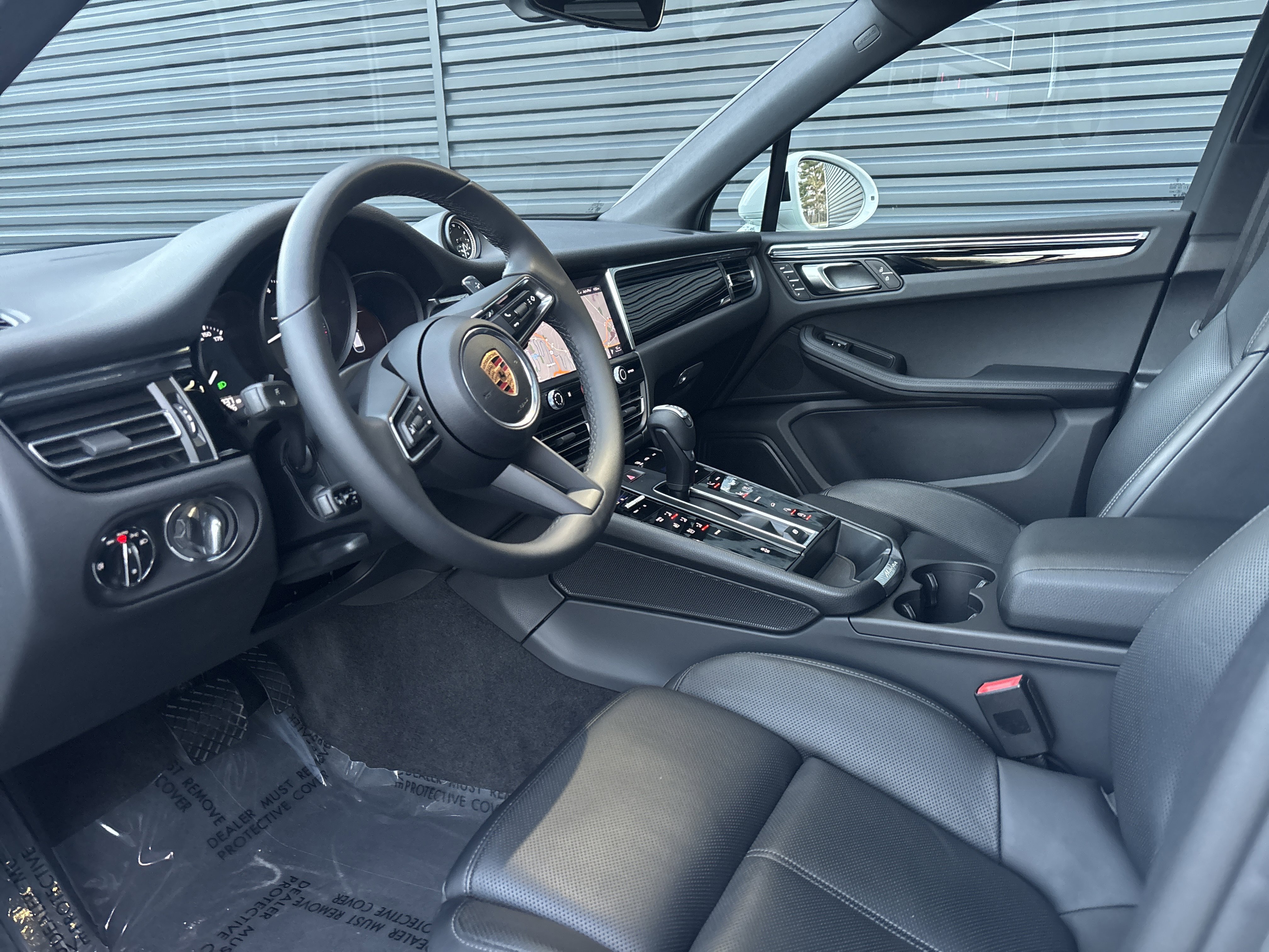 Certified 2025 Porsche Macan image 10