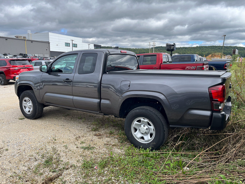 Used 2022 Toyota Tacoma SR AWD/4WD image 3