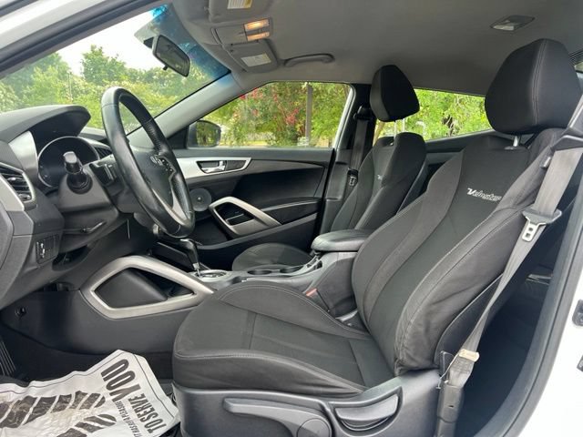 Used 2017 Hyundai Veloster FWD image 12