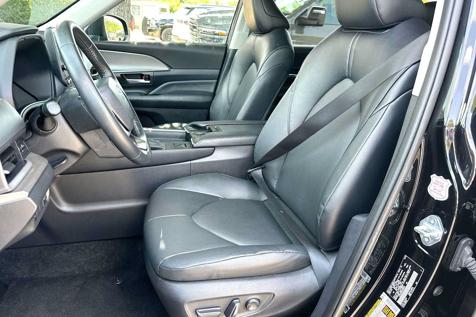 Used 2025 Toyota Grand Highlander AWD image 17