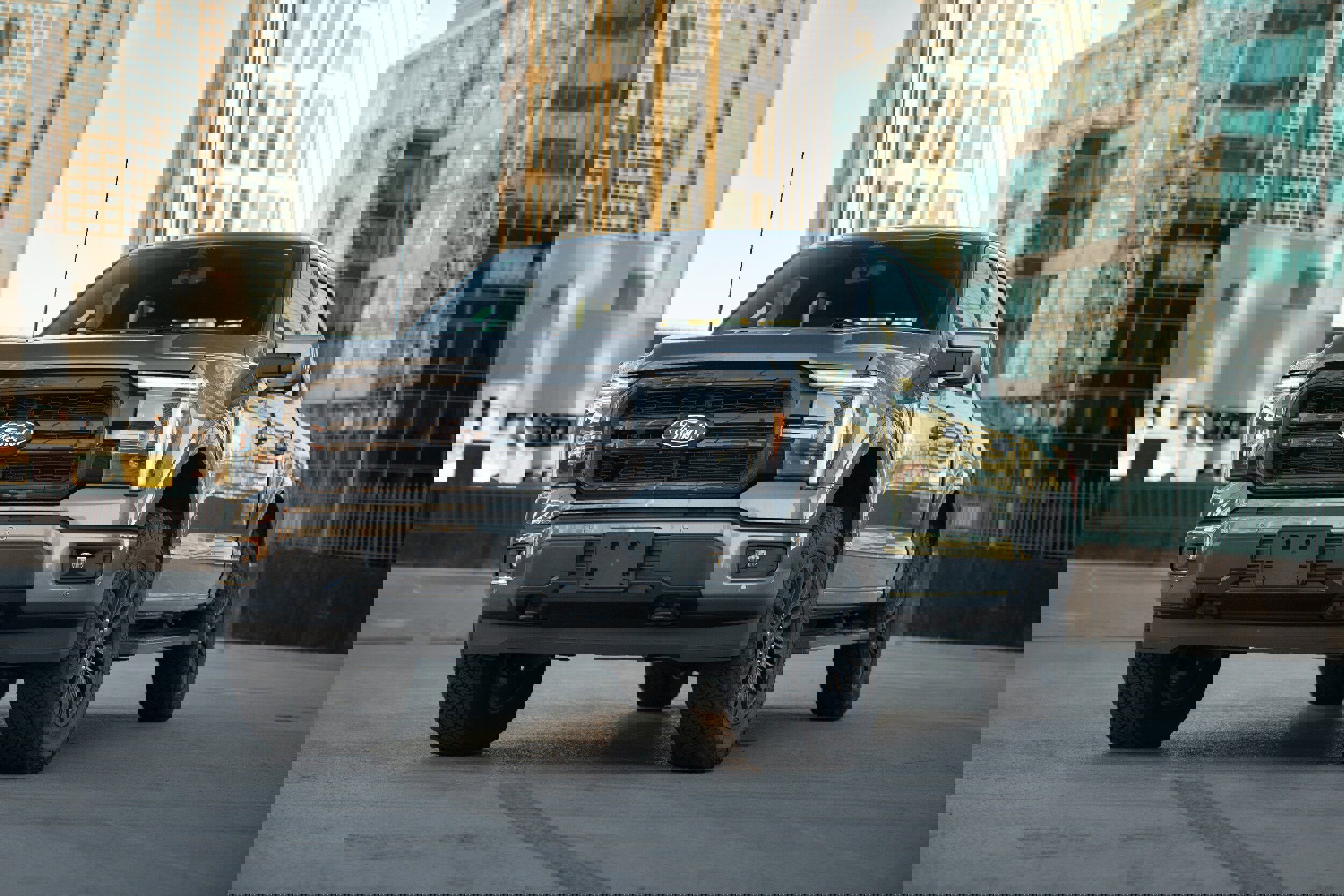 Used 2025 Ford F150 Lariat w/ Equipment Group 502A High image 4