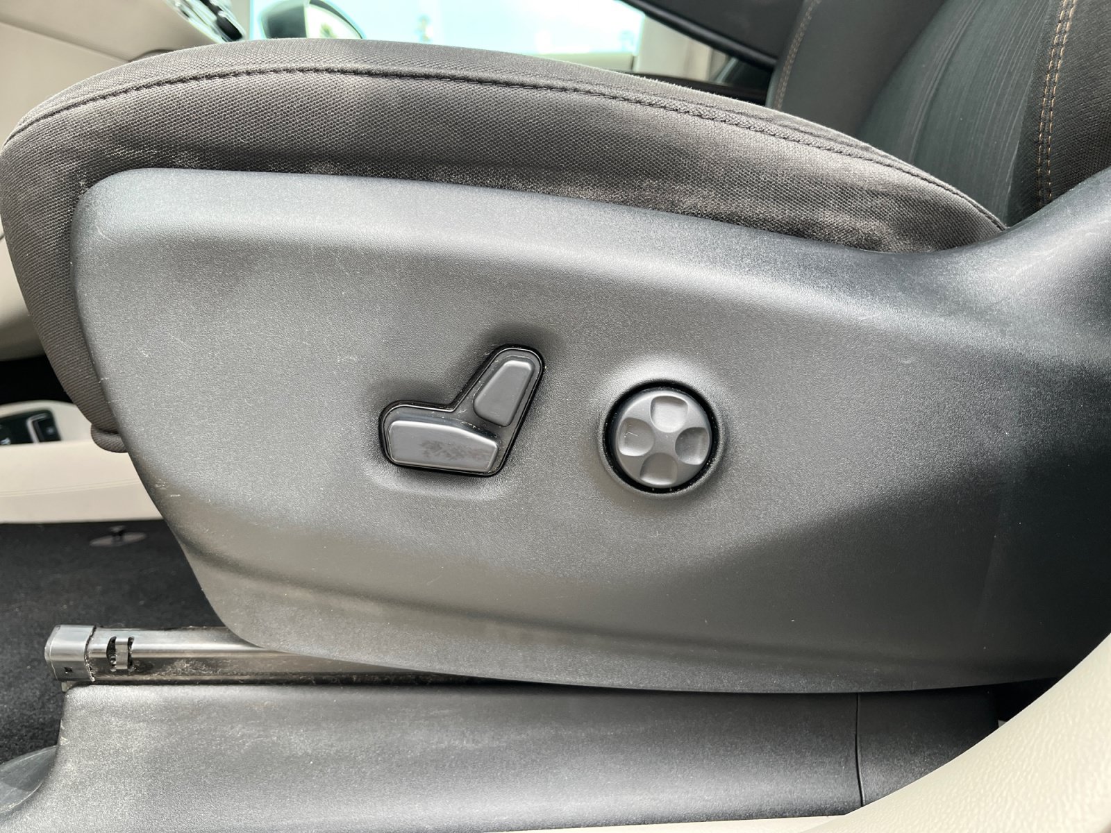 Used 2018 Chrysler Pacifica Touring Plus w/ Tire & Wheel Group FWD image 27
