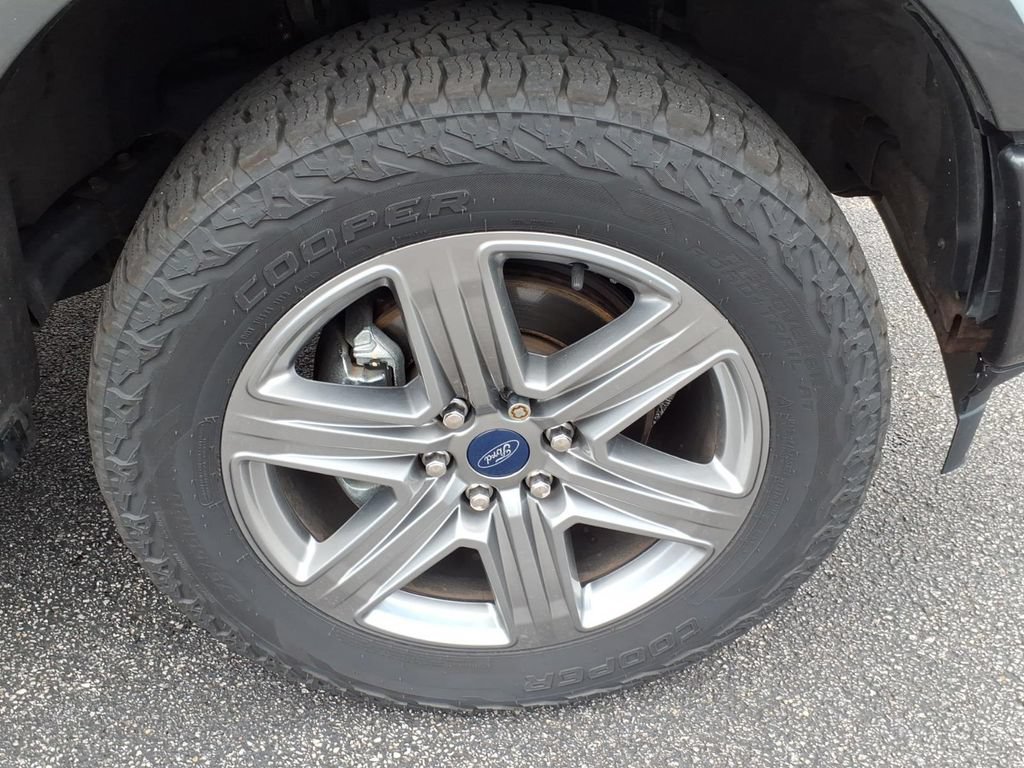 Used 2019 Ford F150 Lariat w/ Equipment Group 502A Luxury AWD/4WD image 16