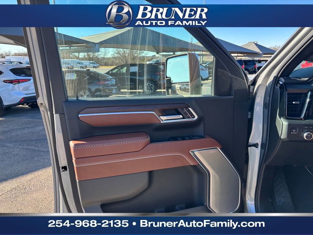 New 2026 GMC Sierra 2500 Denali Ultimate w/ LPO, Black Badging Package image 11