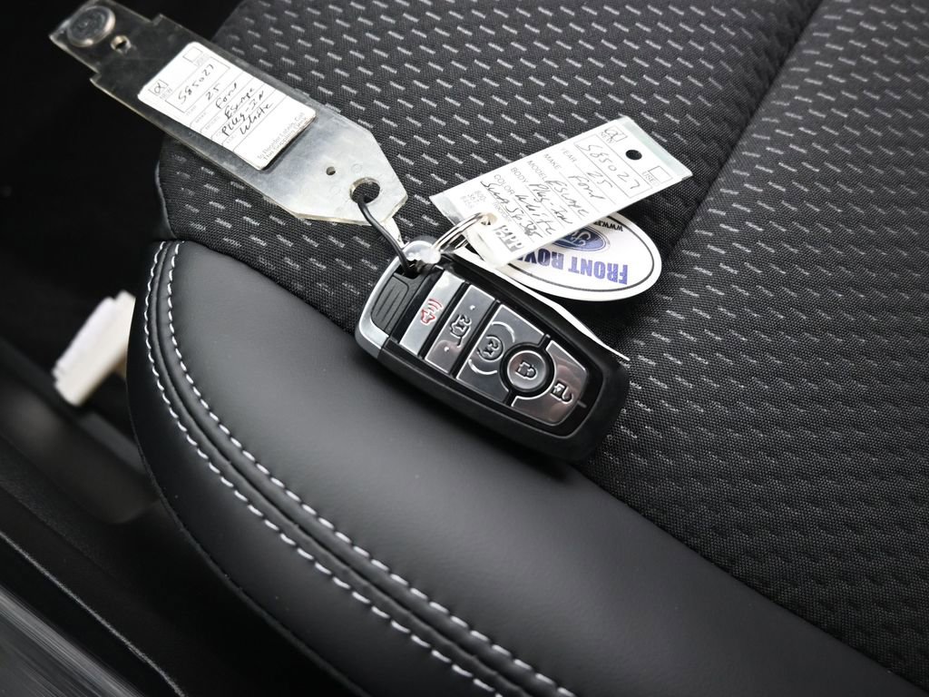 New 2025 Ford Escape SE image 20