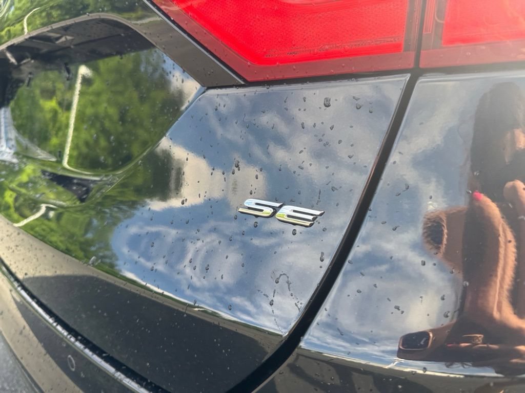 Used 2016 Ford Fusion SE FWD image 24
