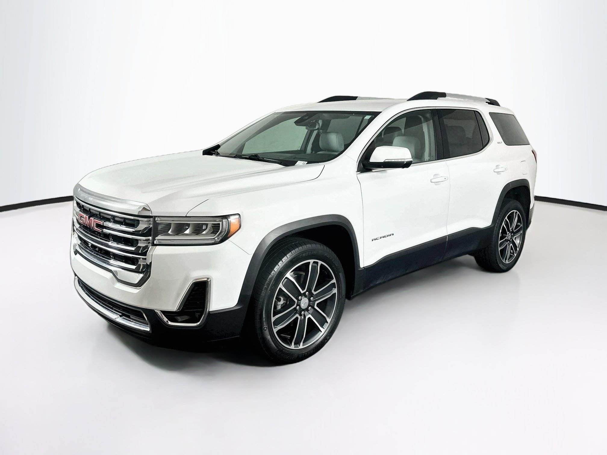 Used 2023 GMC Acadia SLT w/ Technology Package FWD image 3