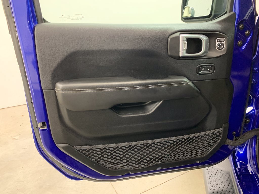 Used 2019 Jeep Wrangler Unlimited Sahara AWD/4WD image 18