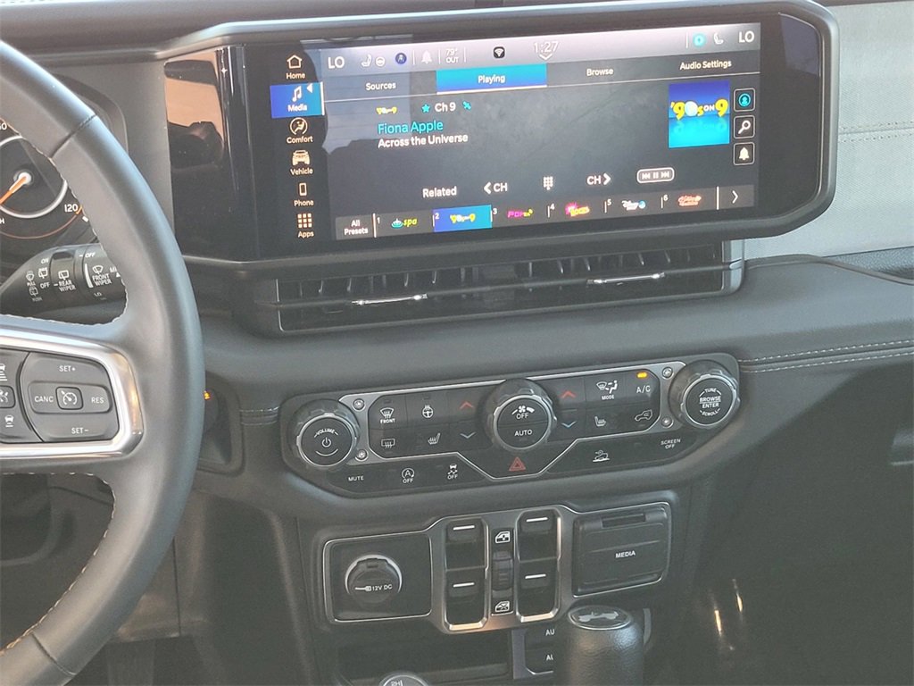 Used 2024 Jeep Wrangler Sahara image 14